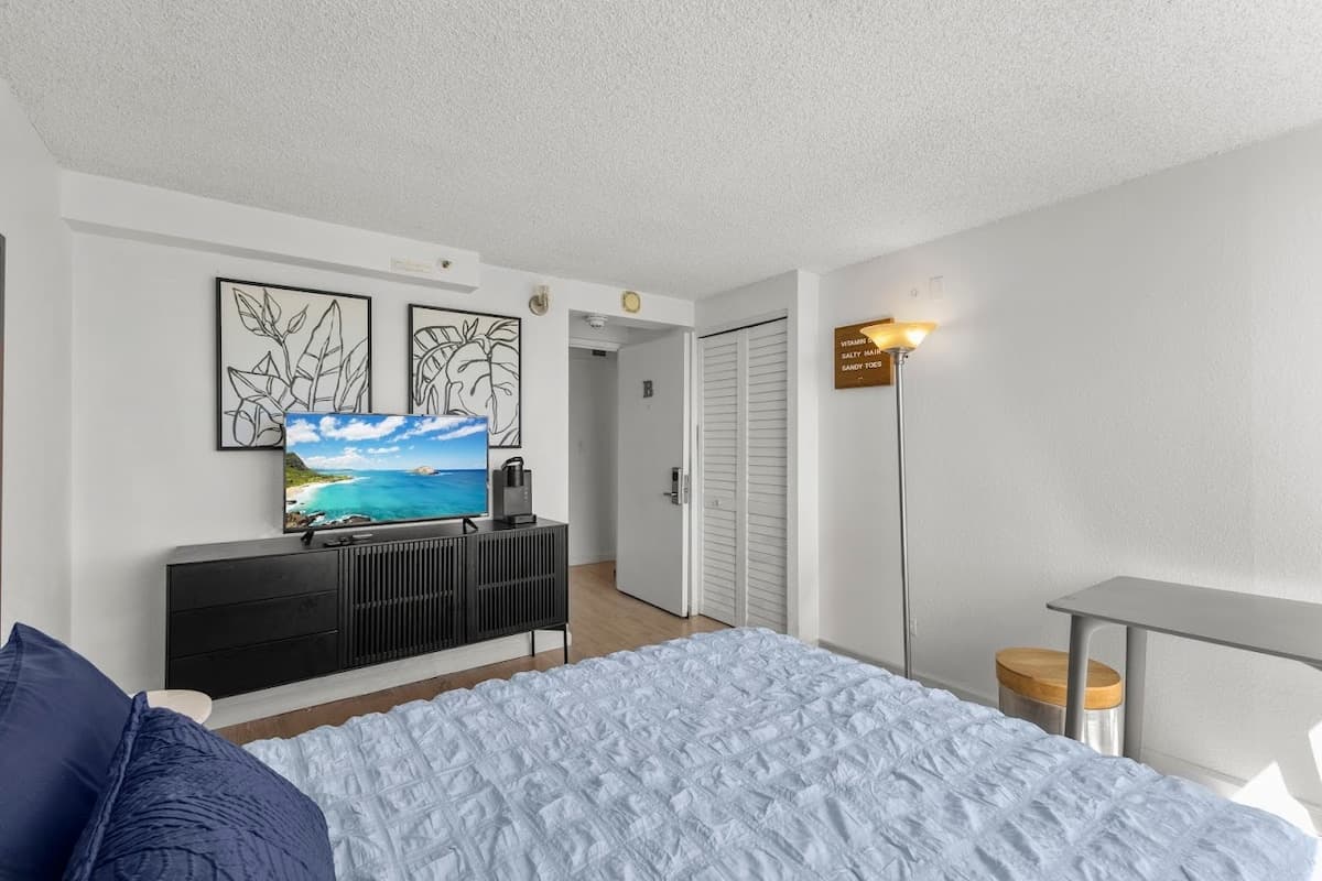 Cozy Waikiki Home Base | Great Views & Location - Photo 1