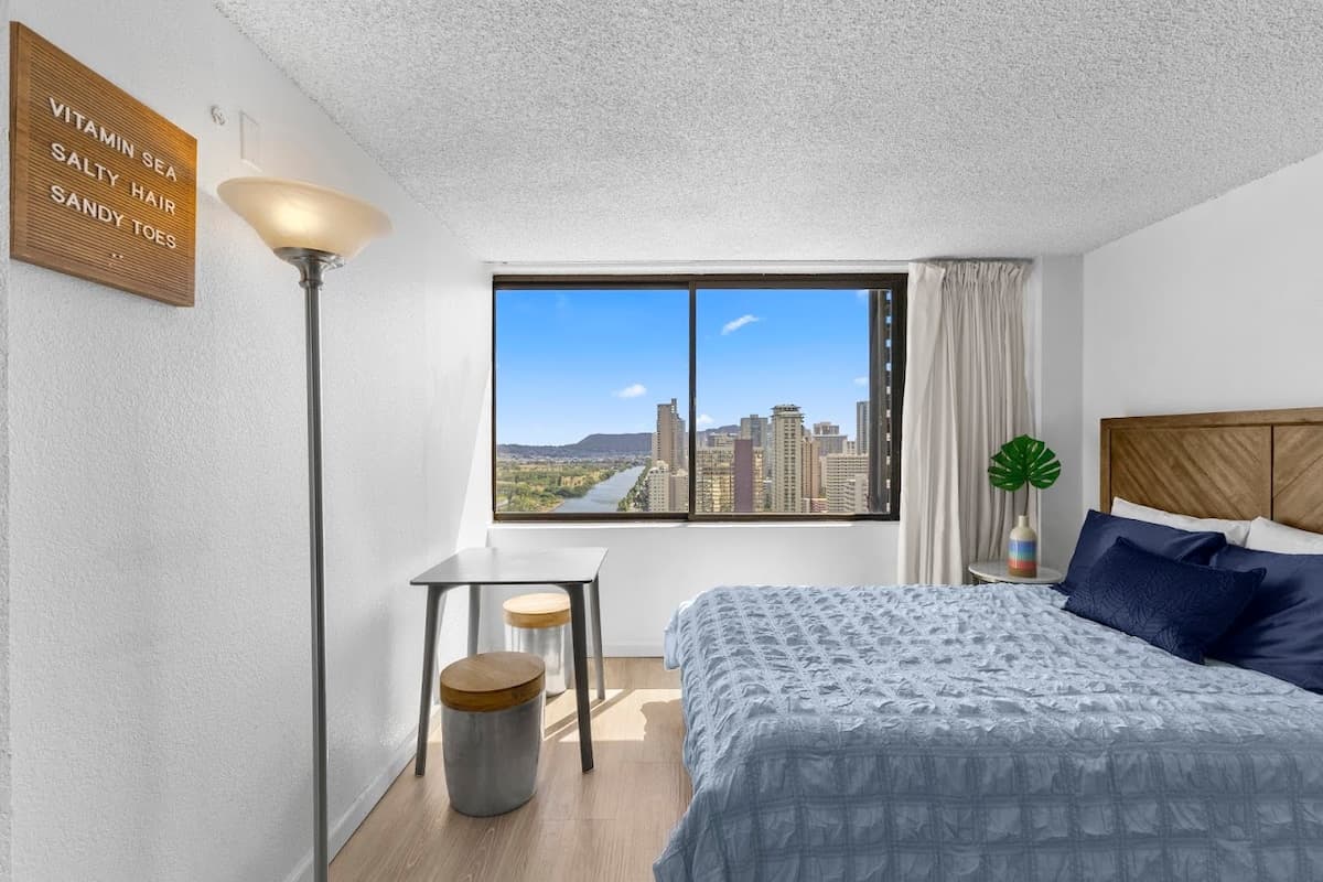 Cozy Waikiki Home Base | Great Views & Location - Photo 5