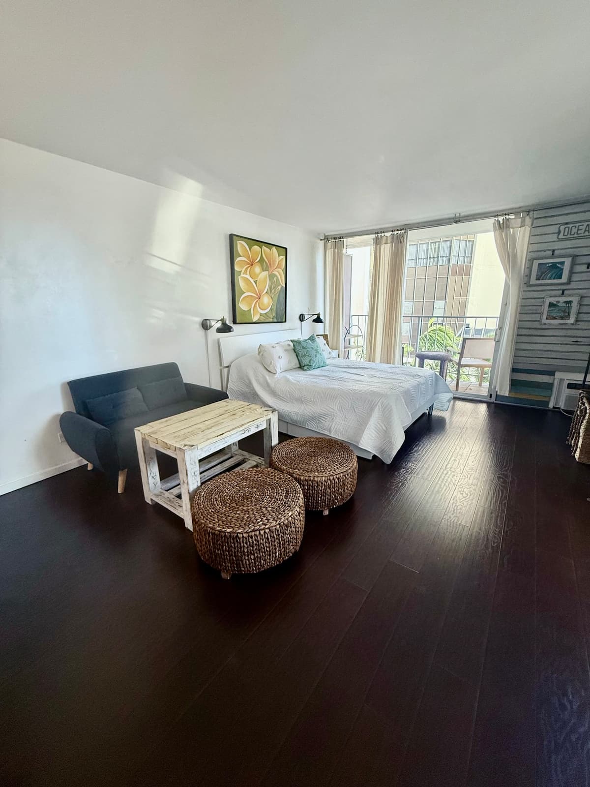 Marine Surf Waikiki Corner Unit! 2 lanai 1 parking - Photo 1