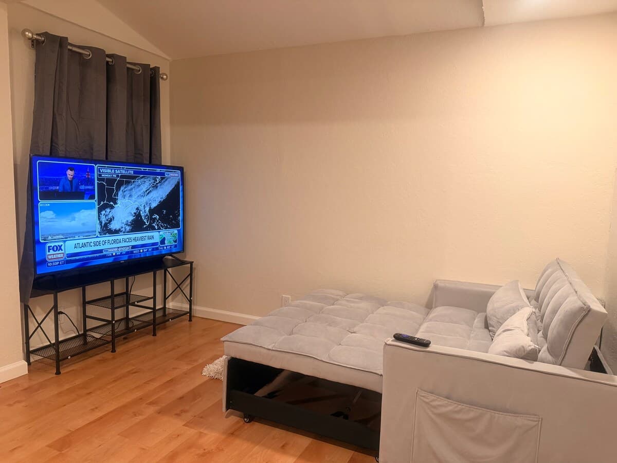 Cozy Home with Yoga Nook & Foot Spa, Backyard - Photo 2