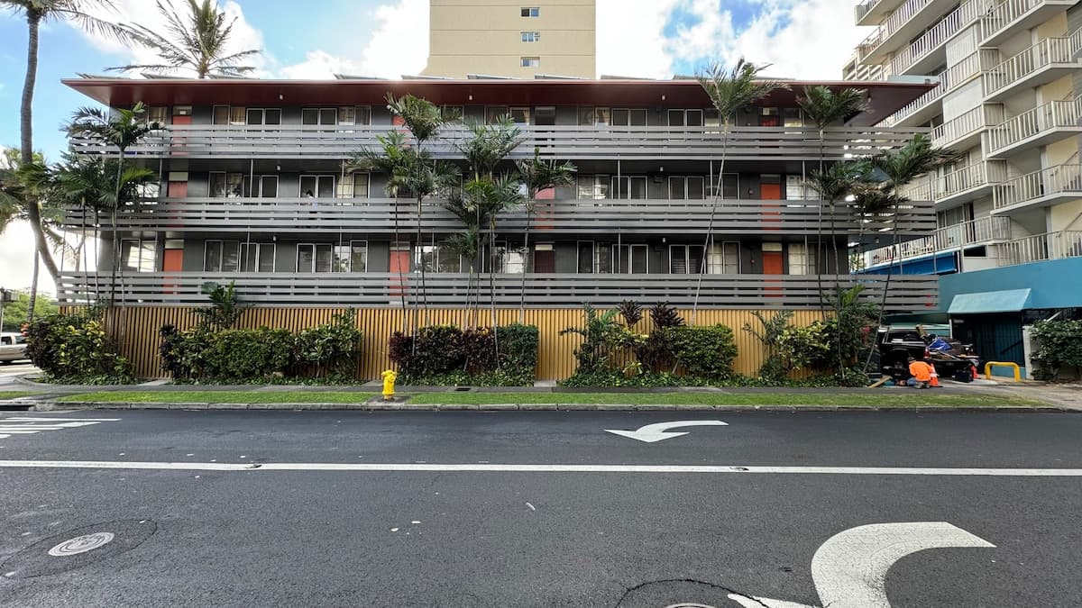 2 BR Near Waikiki Beach! w/Pkg (9) - Photo 1