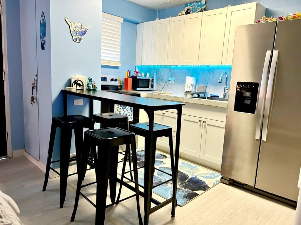 Condo in Honolulu · ★4.88 · 1 bedroom · 4 beds · 1 private bath - Photo 5