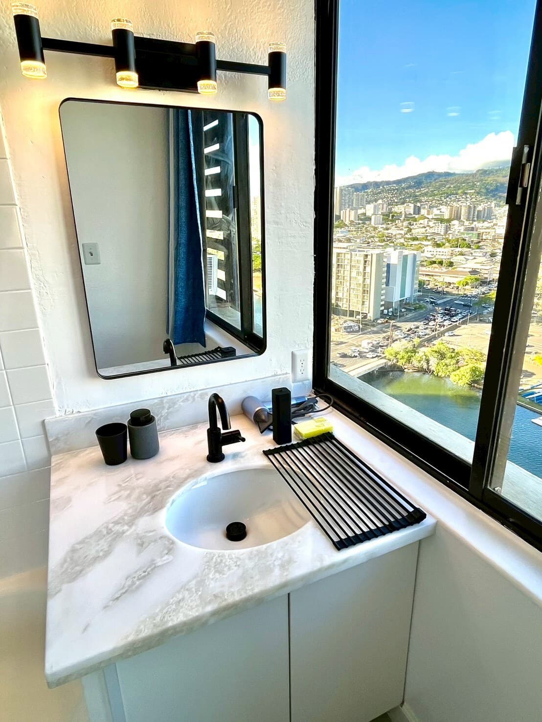 Condo in Honolulu · ★5.0 · Studio · 1 bed · 1 private bath - Photo 5