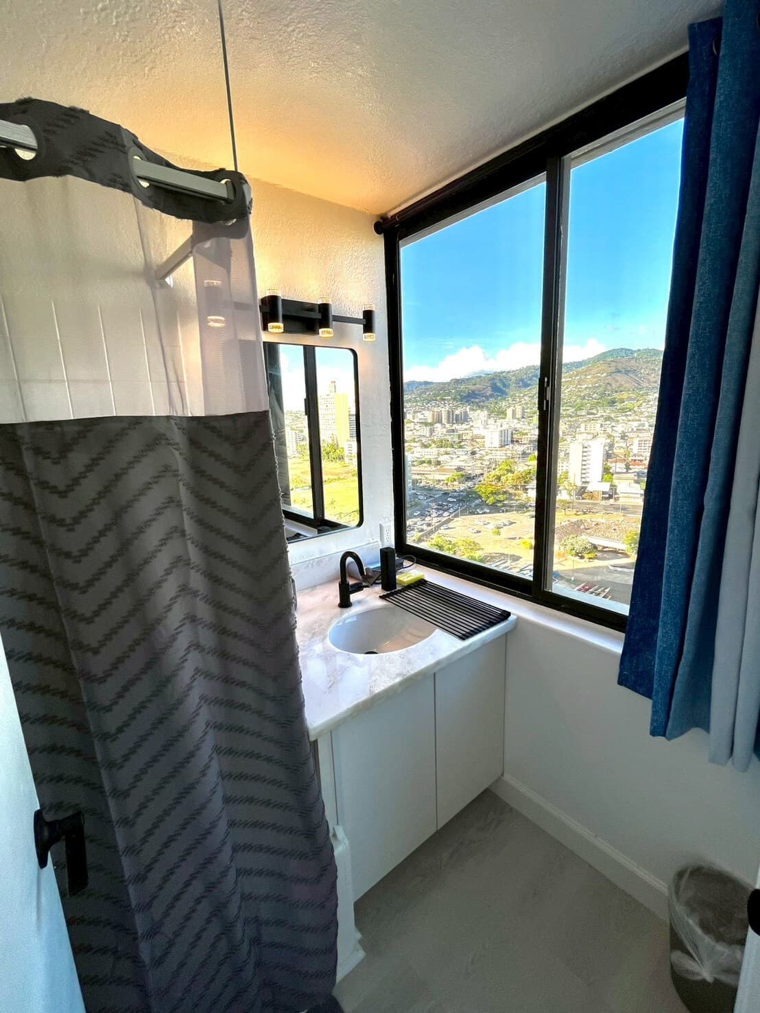 Condo in Honolulu · ★5.0 · Studio · 1 bed · 1 private bath - Photo 4