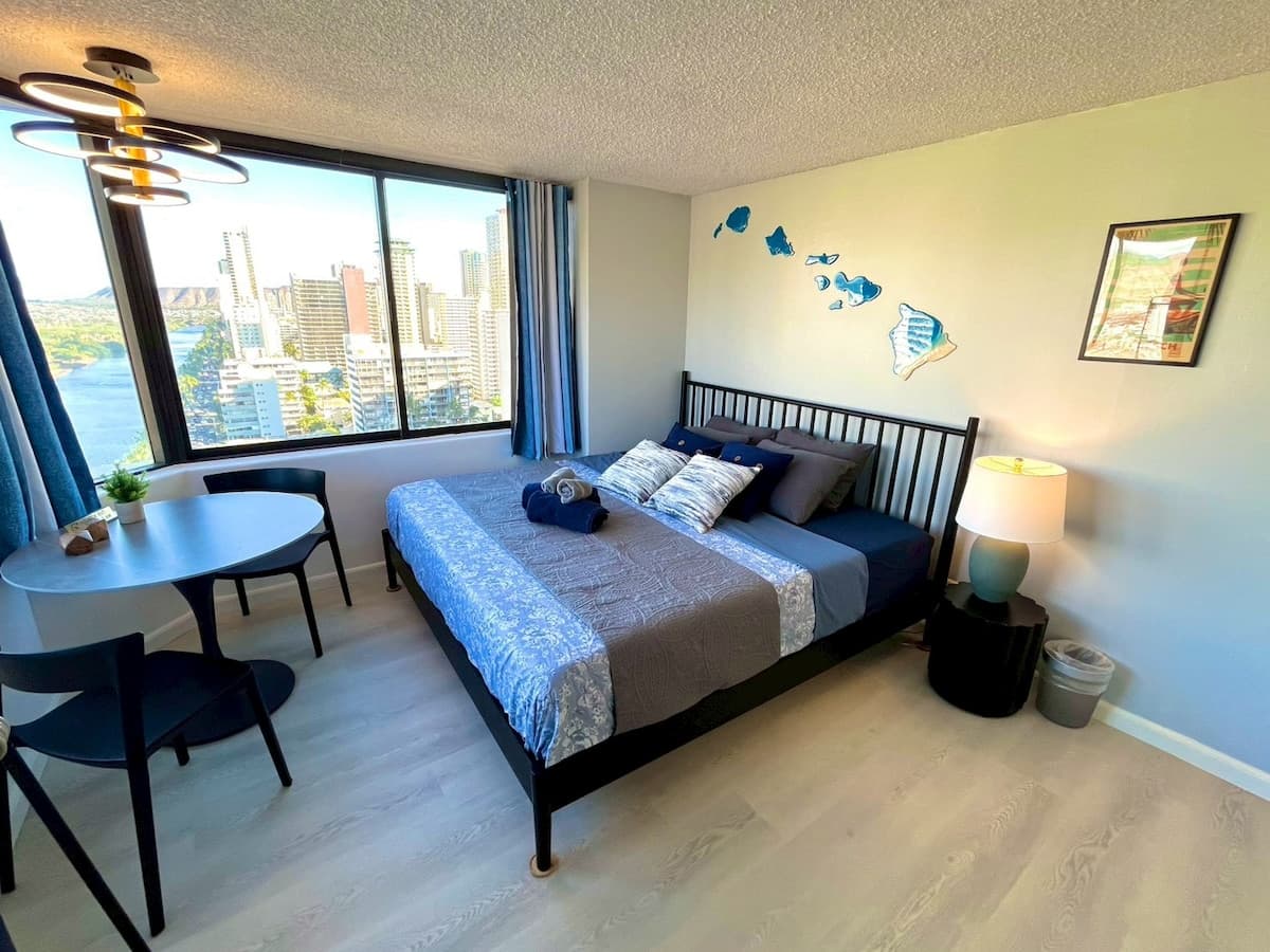 Condo in Honolulu · ★5.0 · Studio · 1 bed · 1 private bath - Photo 2