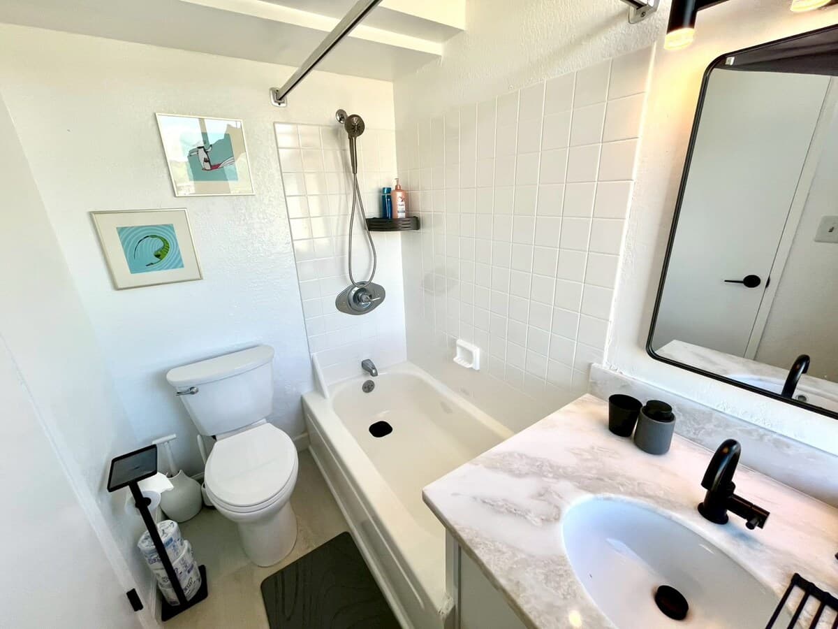 Condo in Honolulu · ★5.0 · Studio · 1 bed · 1 private bath - Photo 4