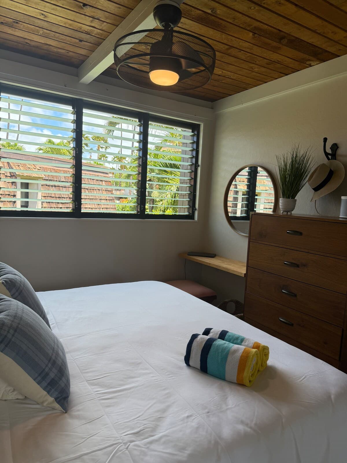 Condo in Lahaina · ★5.0 · 2 bedrooms · 2 beds · 2 private baths - Photo 2