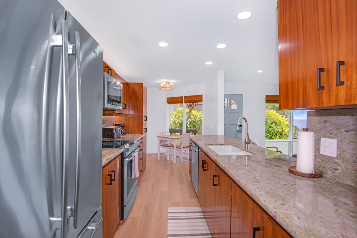 Condo in Kahaluu-Keauhou · ★4.95 · 1 bedroom · 2 beds · 2 baths - Photo 4