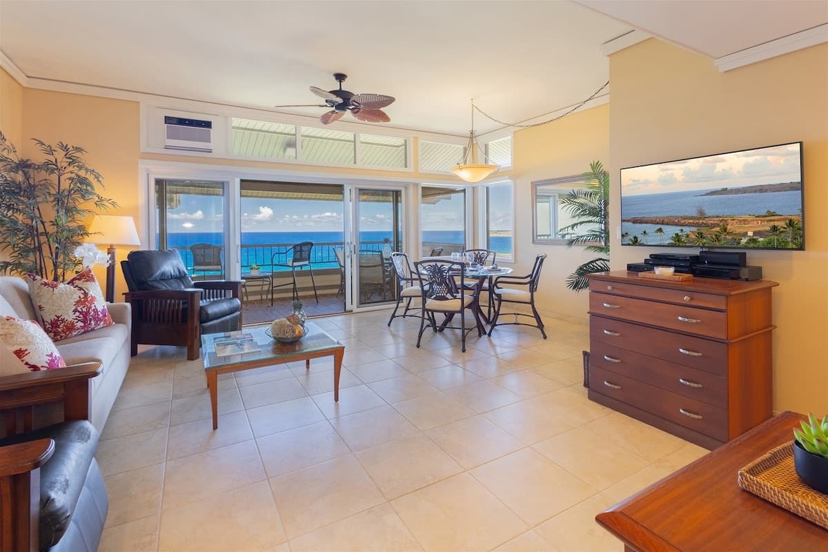 Villa in Lahaina · ★5.0 · 1 bedroom · 2 beds · 2 baths - Photo 2