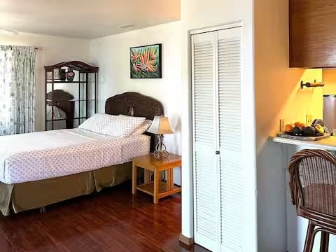Bedroom bathroom and kitchen at Kona Joe Coffee - Photo 1