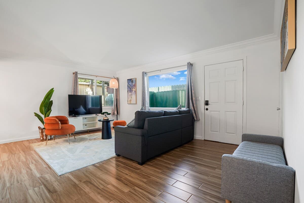 Tranquil 4BR 2-Unit Retreat w/ Parking in Pacifica - Photo 5