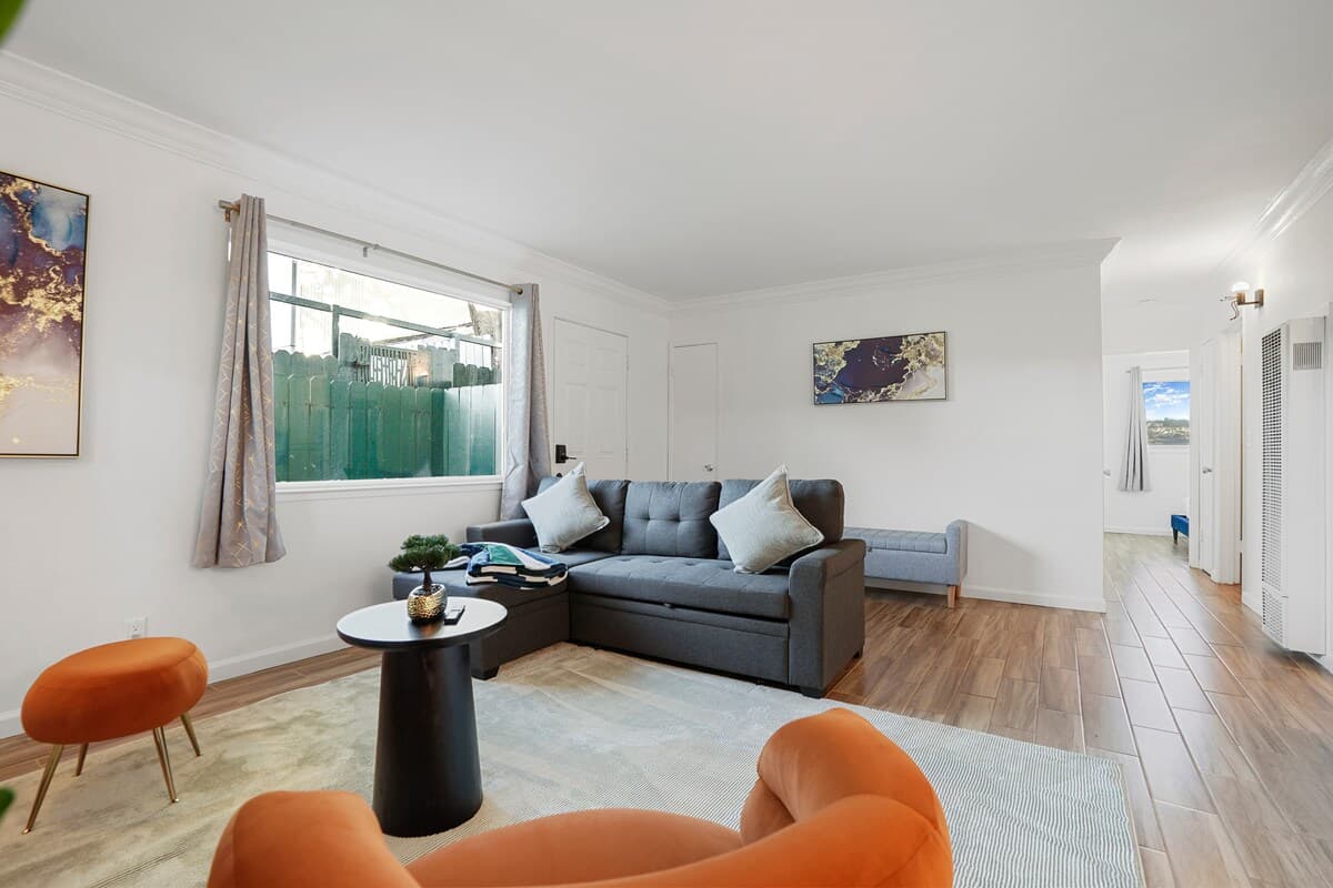 Tranquil 4BR 2-Unit Retreat w/ Parking in Pacifica - Photo 4