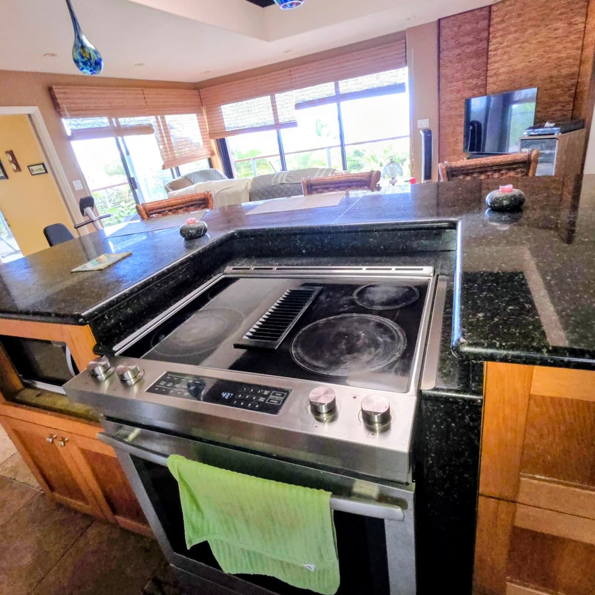 Home in Kailua-Kona · ★4.67 · 2 bedrooms · 3 beds · 1 private bath - Photo 2