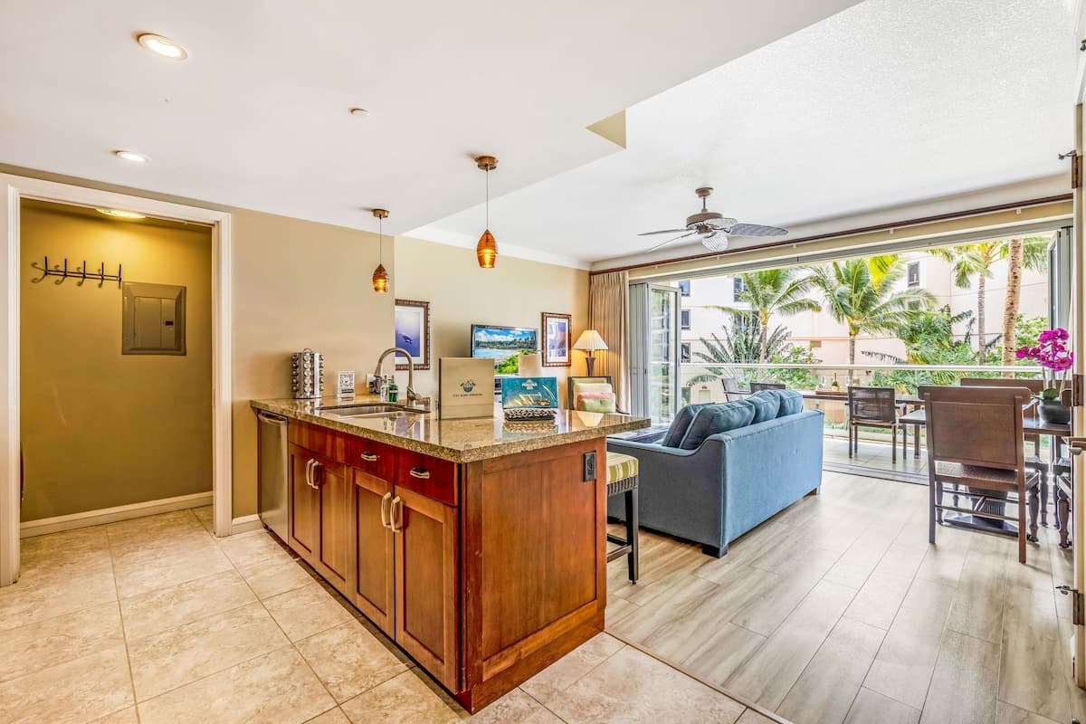 Kaanapali 1 bedroom resort condo, AC, & amenities! - Photo 1