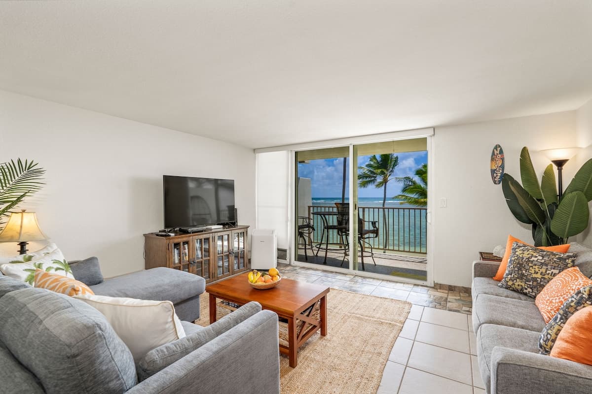 Condo in Hauula · ★4.82 · 1 bedroom · 4 beds · 1 private bath - Photo 1
