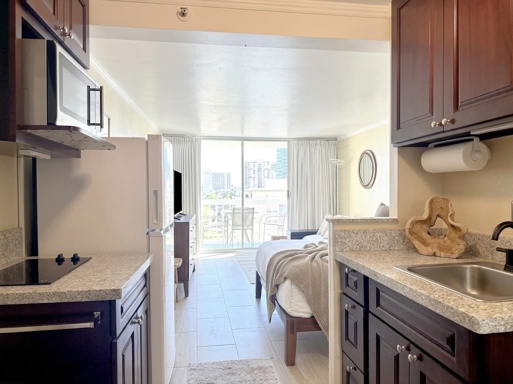 Island Breeze Retreat – Comfort & Charm - Photo 2