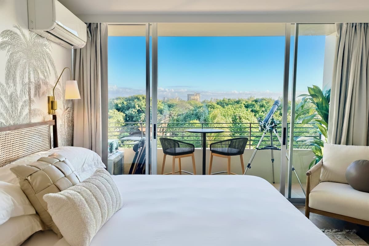Modern Ocean Bungalow Steps To Waikiki Beach - Photo 1