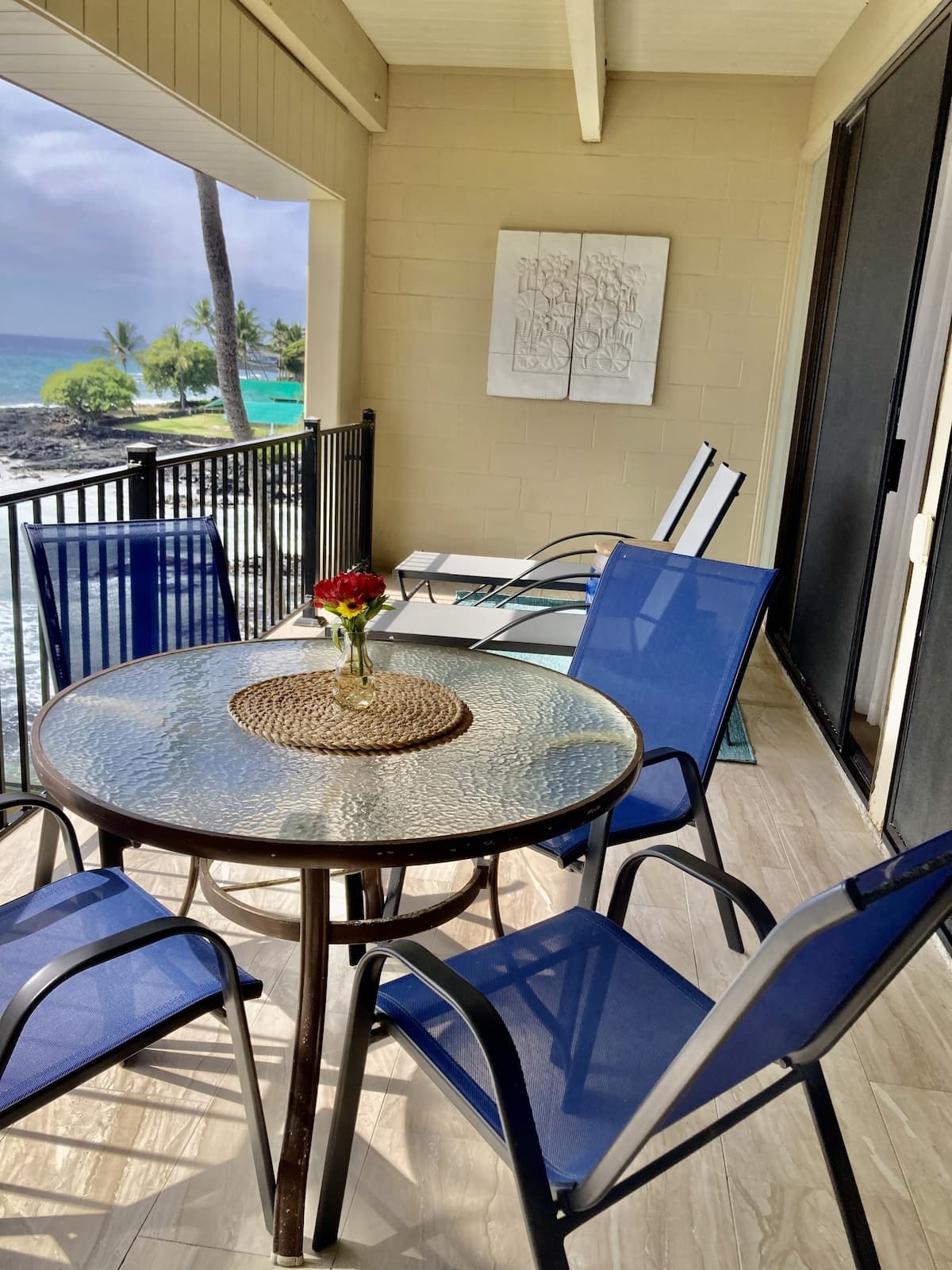 Condo in Kailua-Kona · ★4.81 · 2 bedrooms · 2 beds · 2 baths - Photo 1