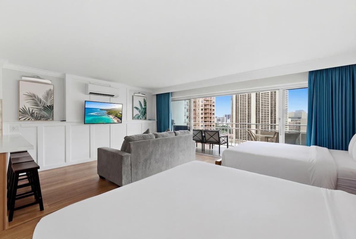 Condo in Honolulu · ★4.96 · 1 bedroom · 3 beds · 1 private bath - Photo 1
