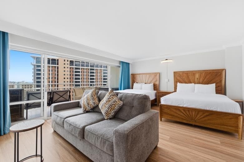 Condo in Honolulu · ★4.96 · 1 bedroom · 3 beds · 1 private bath - Photo 2
