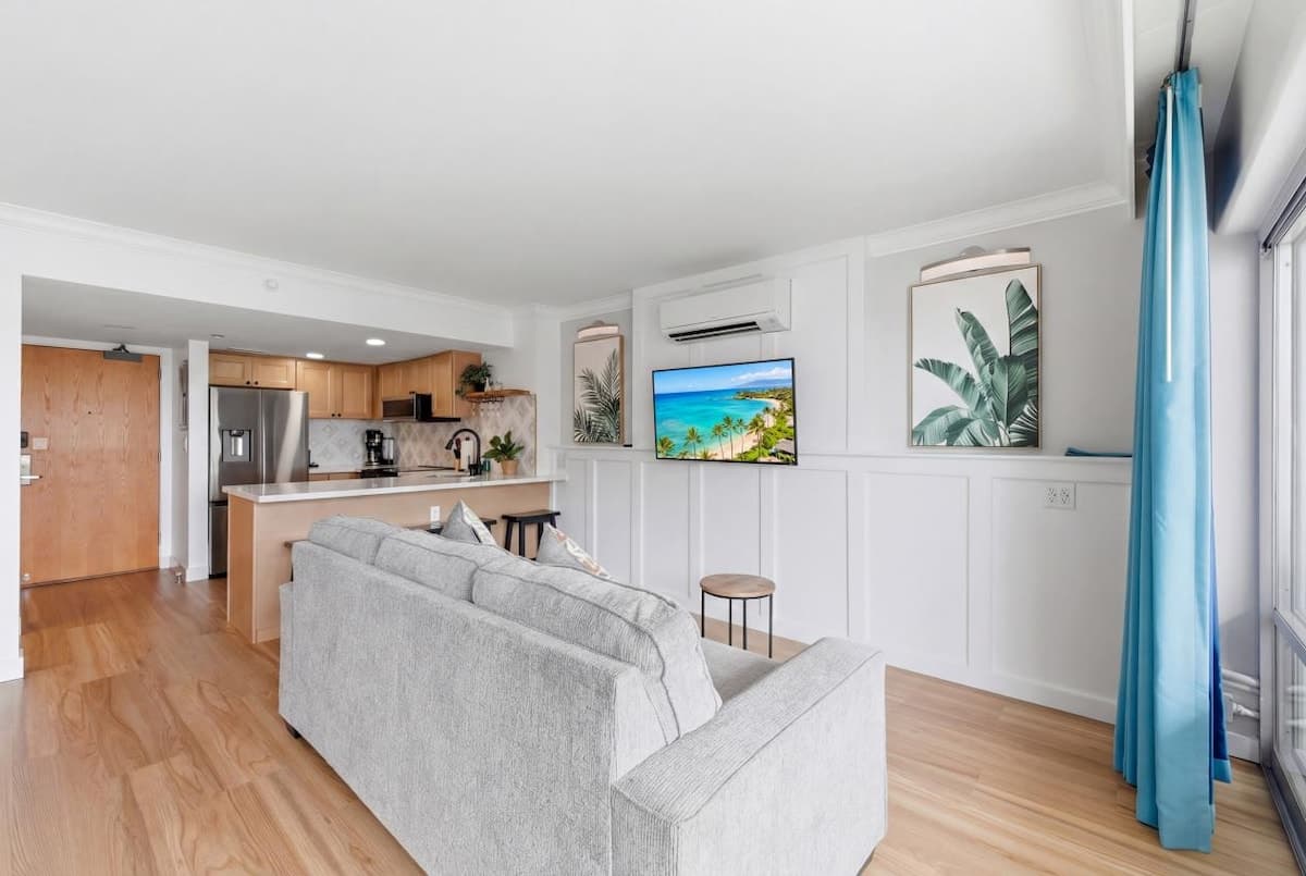 Condo in Honolulu · ★4.96 · 1 bedroom · 3 beds · 1 private bath - Photo 3