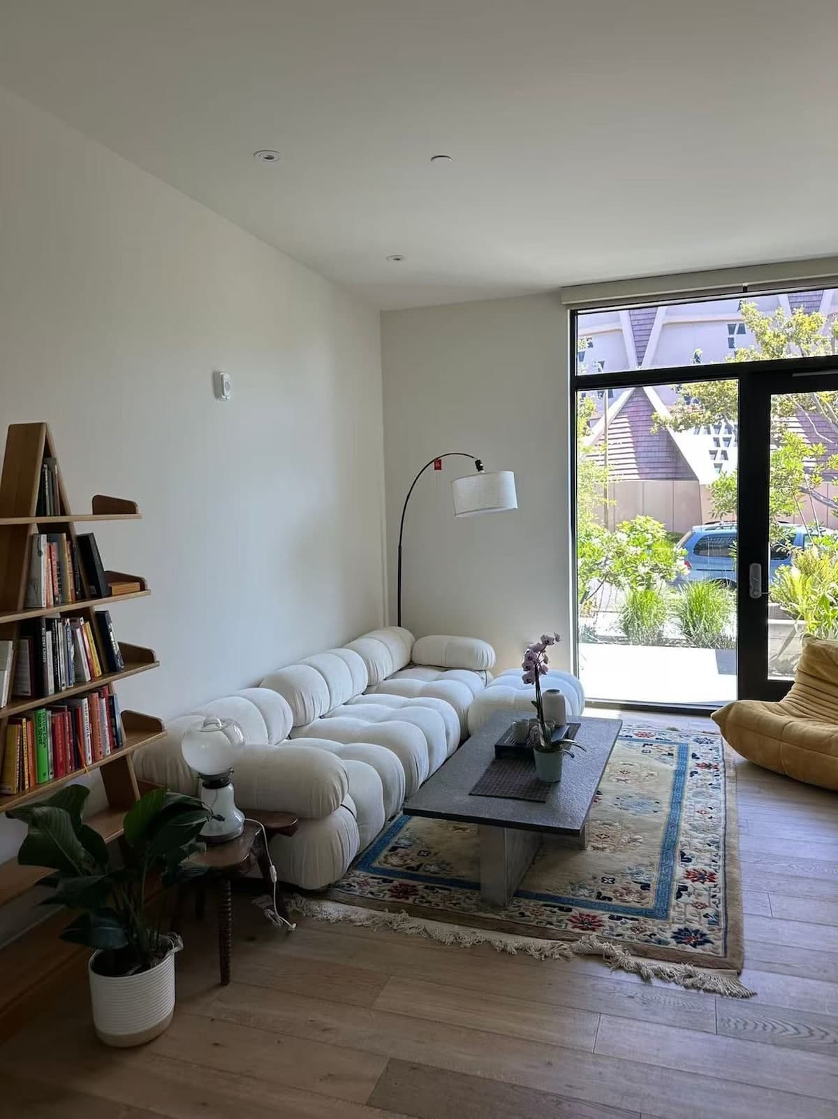 Garden Loft with Light and Vintage Furnitures - Photo 1