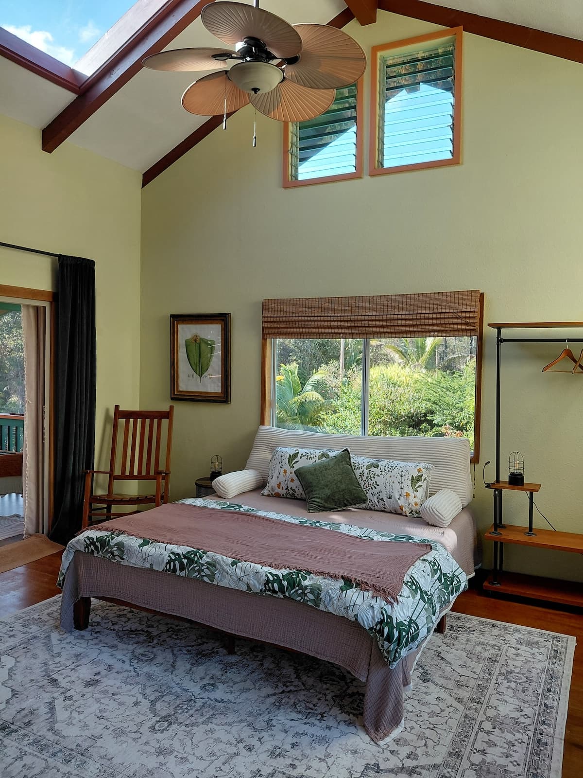 Jungle top suite nature escape ~ two king beds - Photo 2