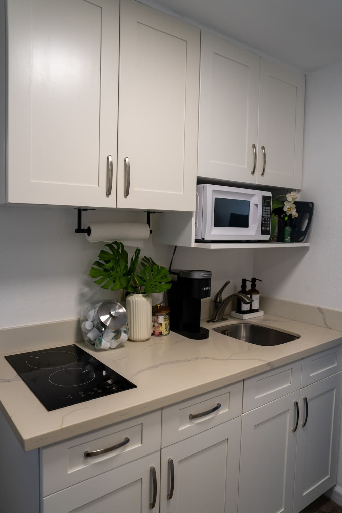 Condo in Honolulu · ★5.0 · 1 bedroom · 2 beds · 1 private bath - Photo 4
