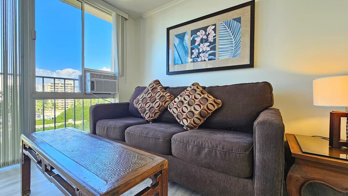 Diamond Head 1 Bedroom Condo Sleeps 4 - Stunning! - Photo 1