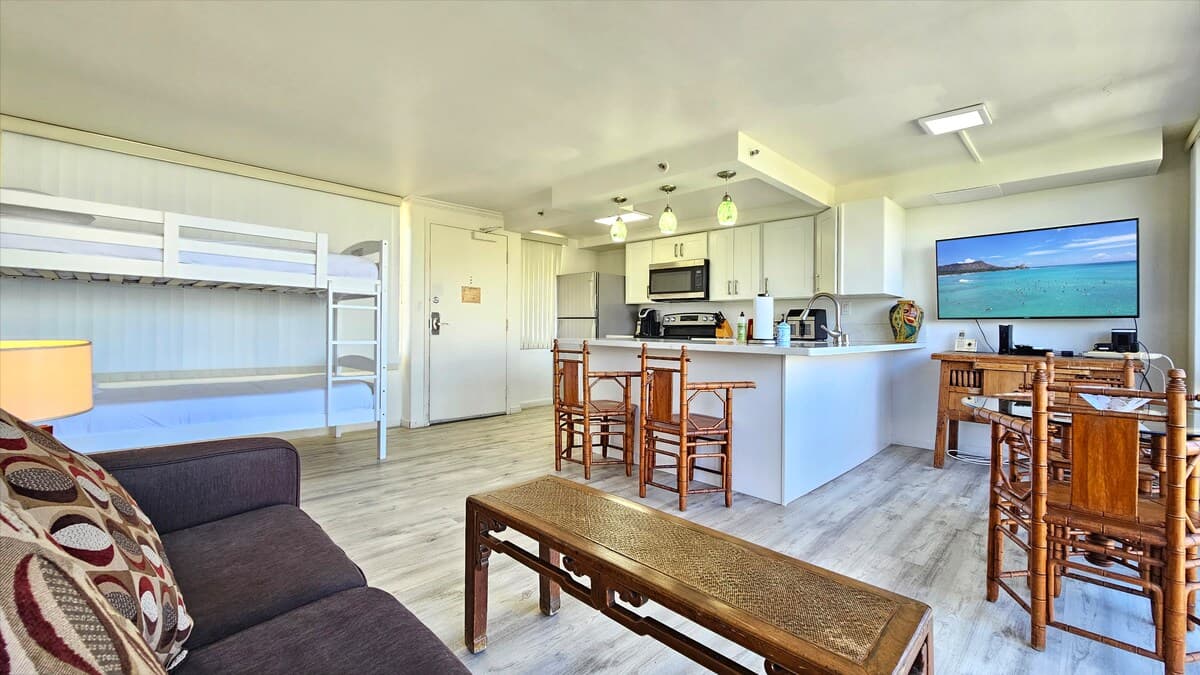 Diamond Head 1 Bedroom Condo Sleeps 4 - Stunning! - Photo 3