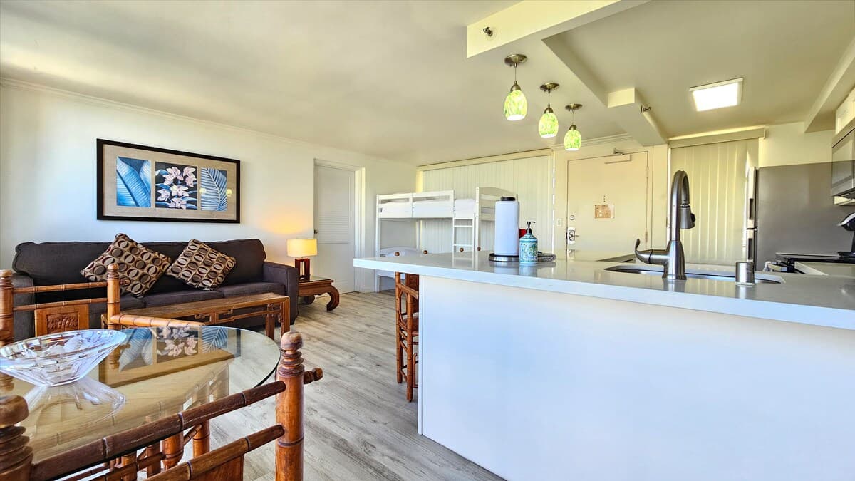 Diamond Head 1 Bedroom Condo Sleeps 4 - Stunning! - Photo 2