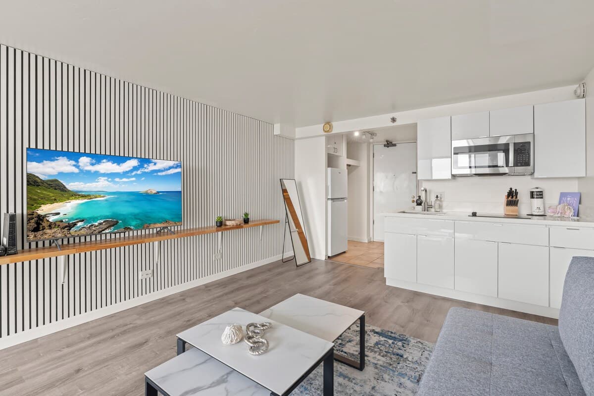 Fully renovated in October 2025,43th floor - Photo 3