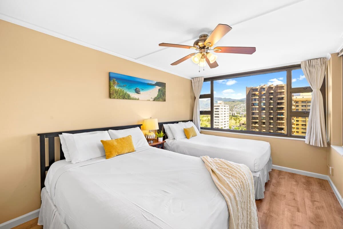 Condo in Honolulu · ★4.76 · 1 bedroom · 3 beds · 1 private bath - Photo 1