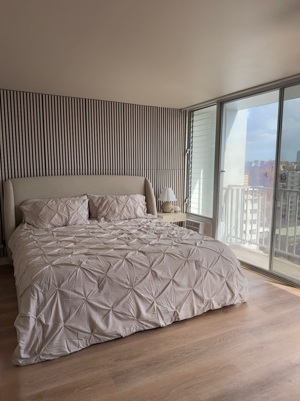 Home in Honolulu · ★4.92 · 1 bedroom · 2 beds · 1 private bath - Photo 2
