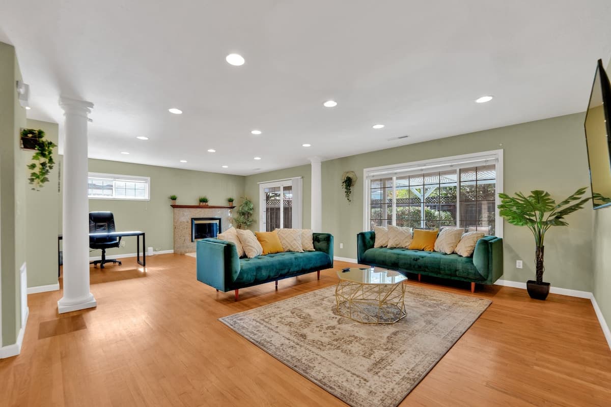 Spacious Single-Story Home, Private Yard, Near SF - Photo 1