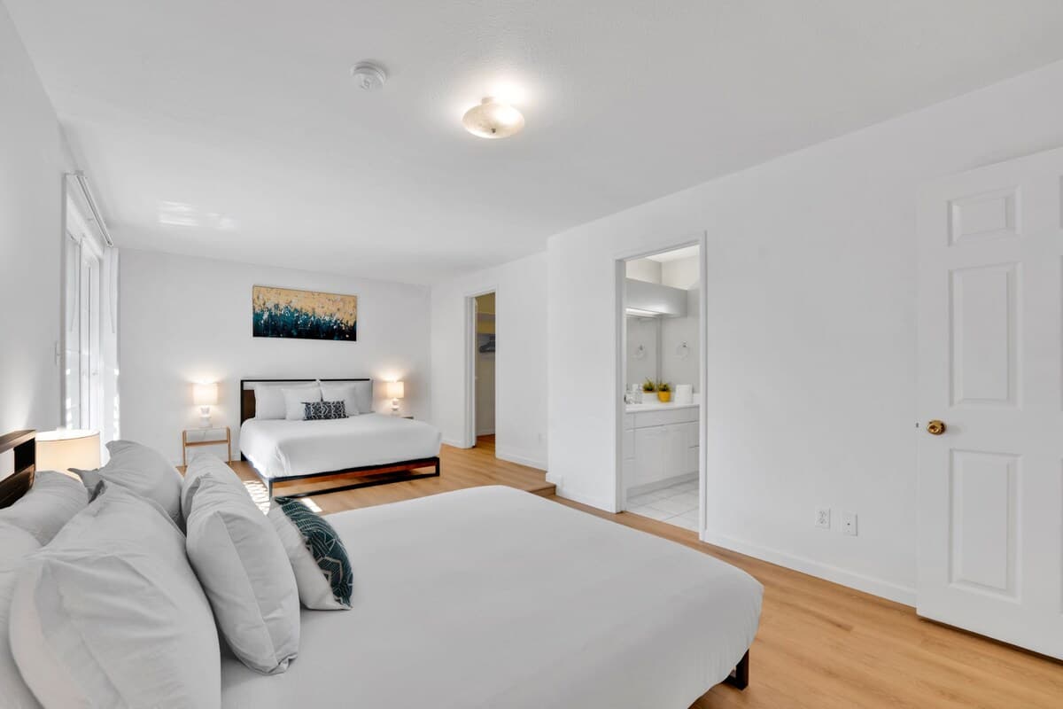 Spacious Single-Story Home, Private Yard, Near SF - Photo 2