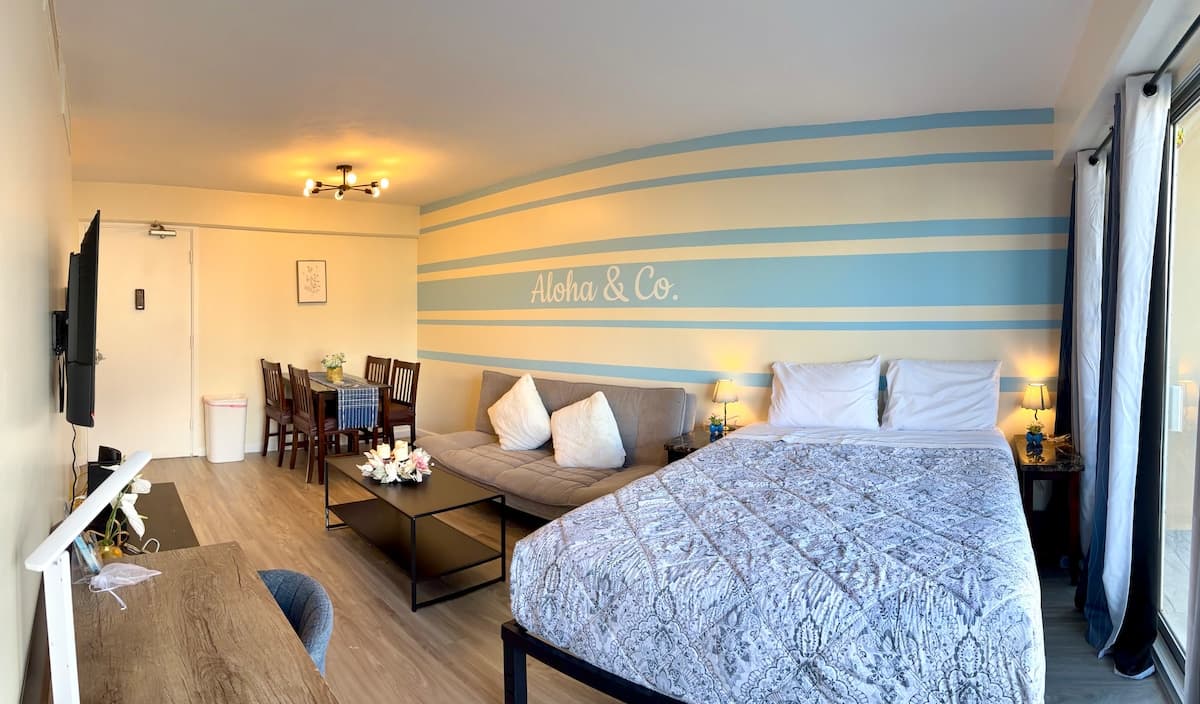 NEW One Bedroom in Waikiki/Kitchen/Pool/Wi-Fi/AC - Photo 1