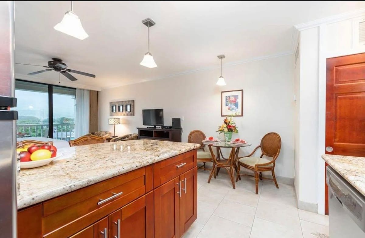 Steps To The Beach- Mountain Views- Lahaina Studio - Photo 2