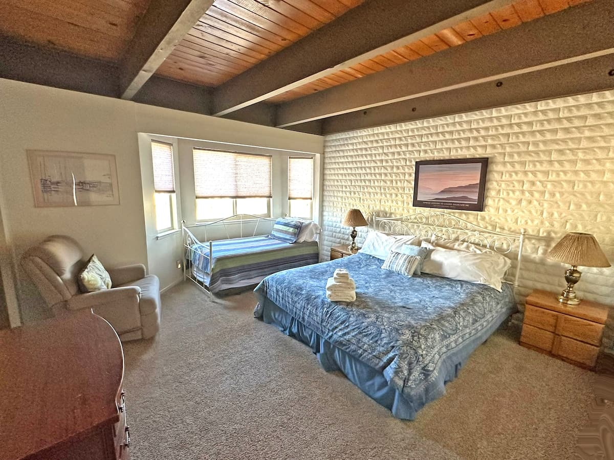 Lakefront Townhome in Tahoe Keys, Near Slopes - Photo 4