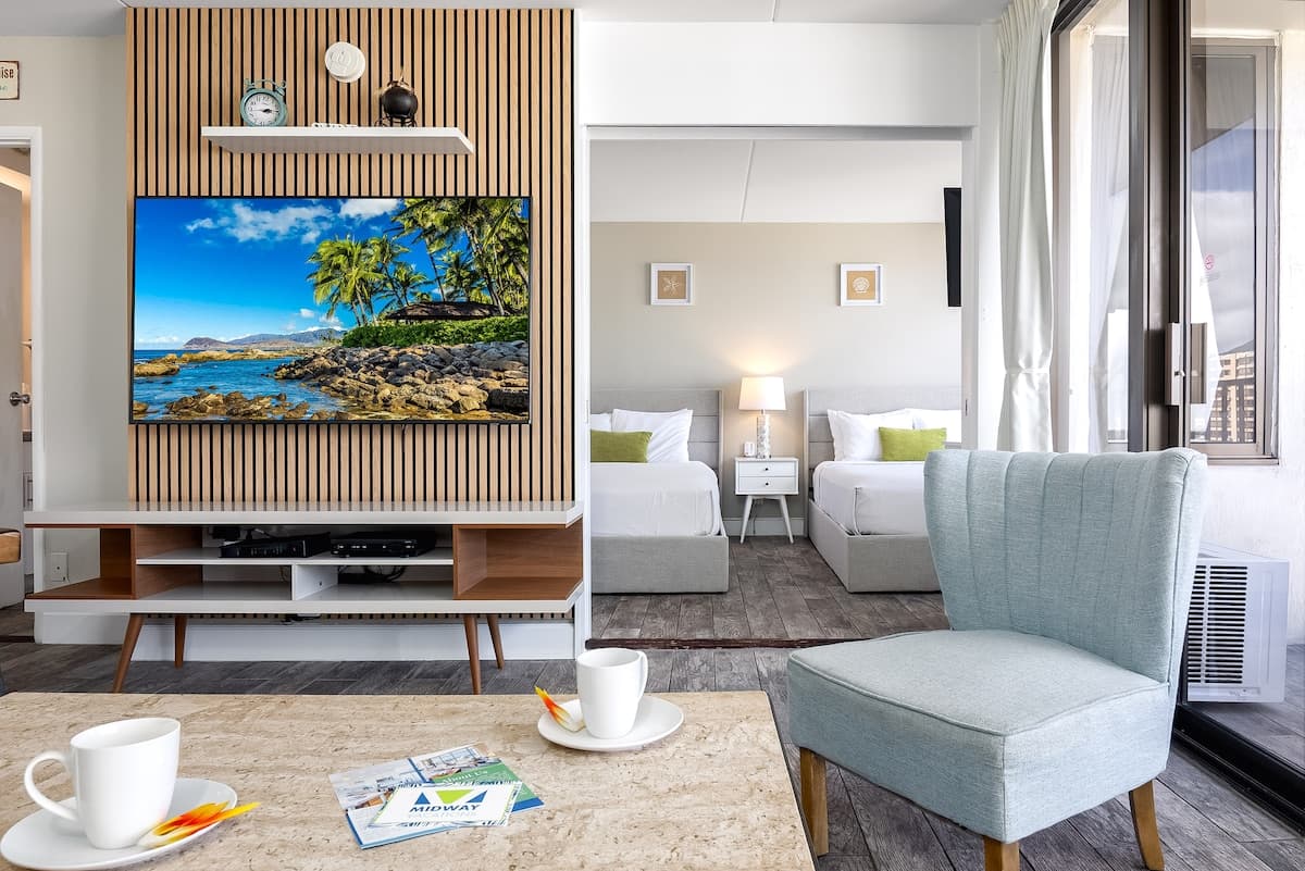 Condo in Honolulu · ★4.77 · 1 bedroom · 3 beds · 1 private bath - Photo 2