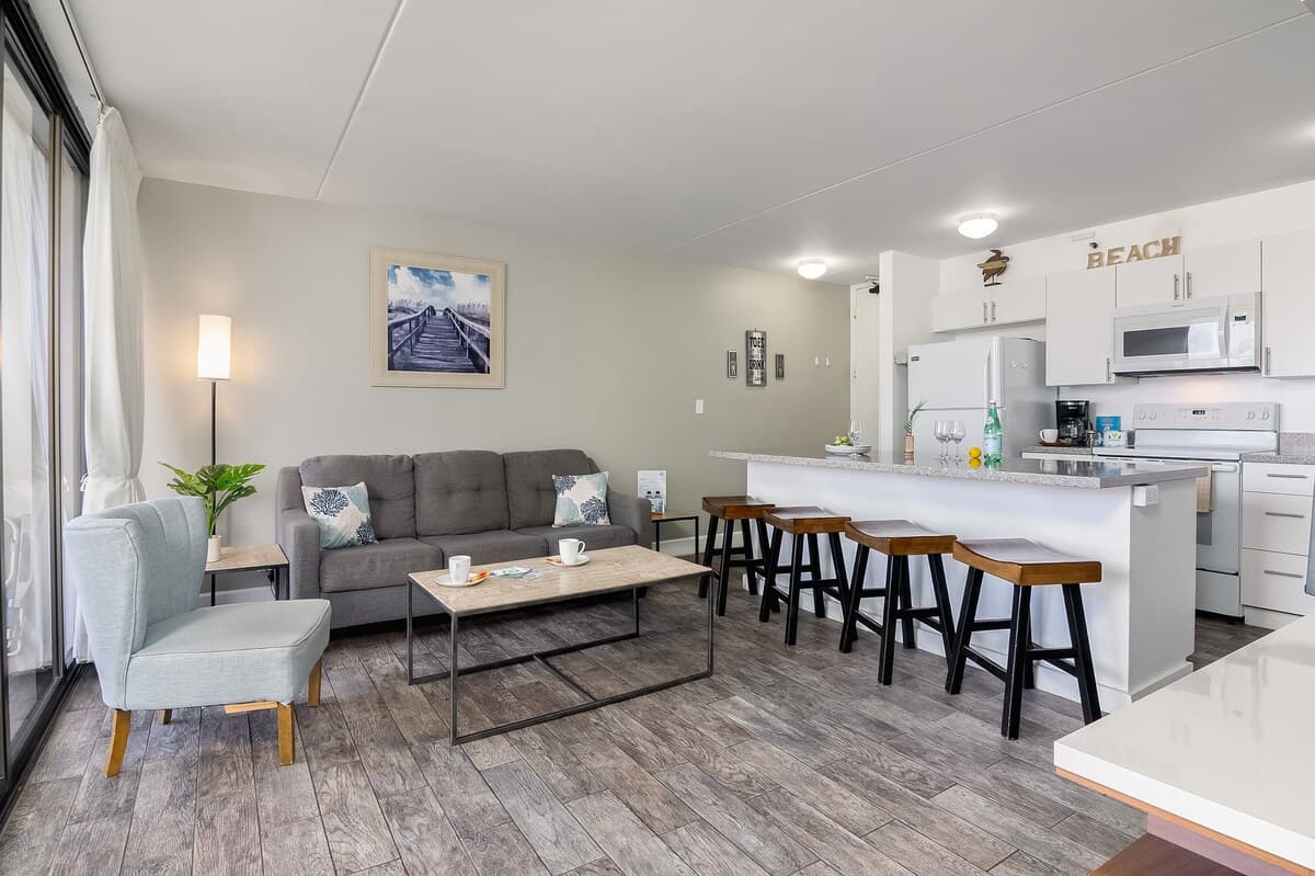 Condo in Honolulu · ★4.77 · 1 bedroom · 3 beds · 1 private bath - Photo 4