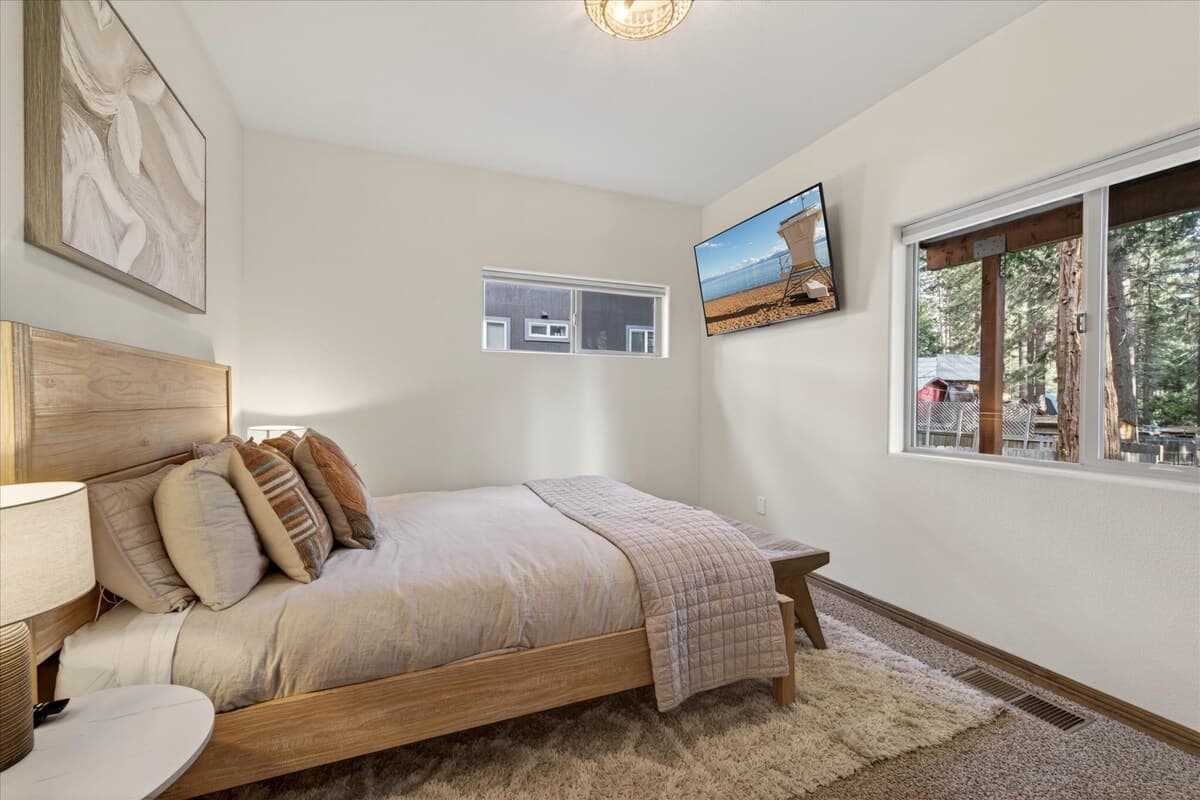 Cozy Pine Retreat Near Lake Tahoe & Northstar - Photo 3