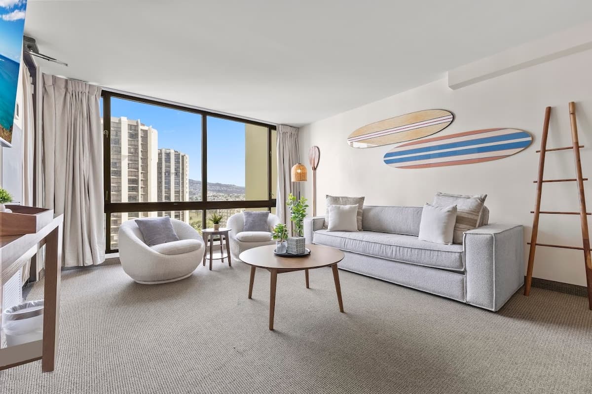 16FL-Beautiful Waikiki 1BR w/ Parking Near Beach~ - Photo 5