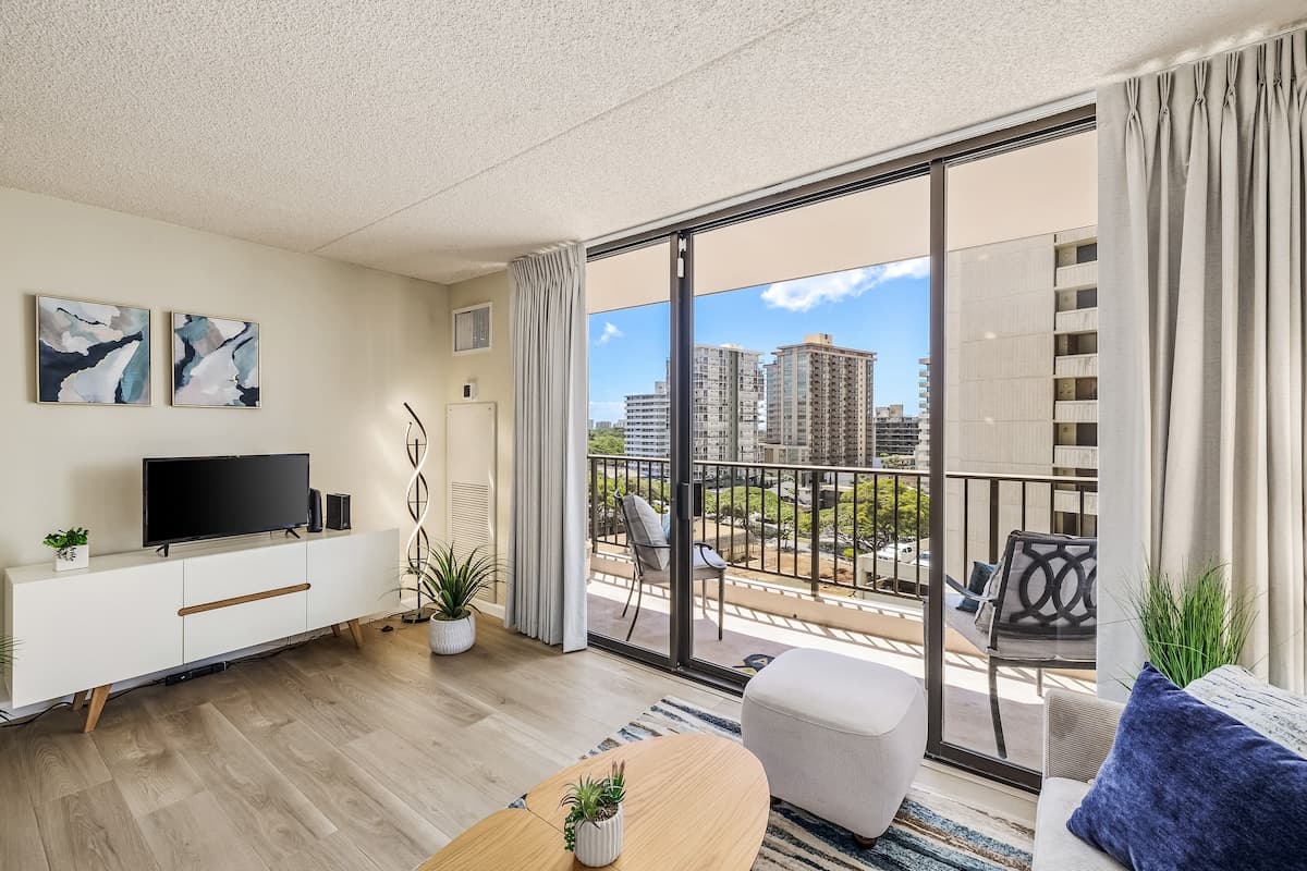Modern Waikiki Hideaway Bright, Breezy & Beautiful - Photo 3