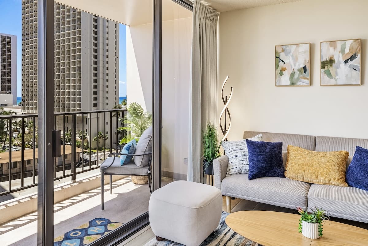 Modern Waikiki Hideaway Bright, Breezy & Beautiful - Photo 4