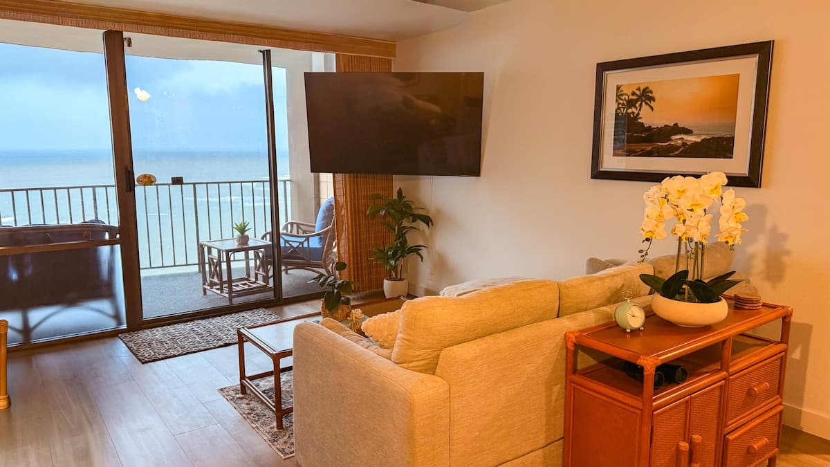Condo in Lahaina · ★5.0 · 1 bedroom · 2 beds · 1 bath - Photo 5