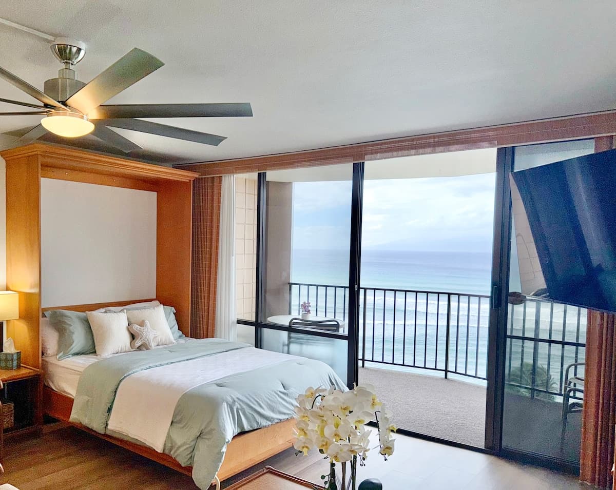 Condo in Lahaina · ★5.0 · 1 bedroom · 2 beds · 1 bath - Photo 3