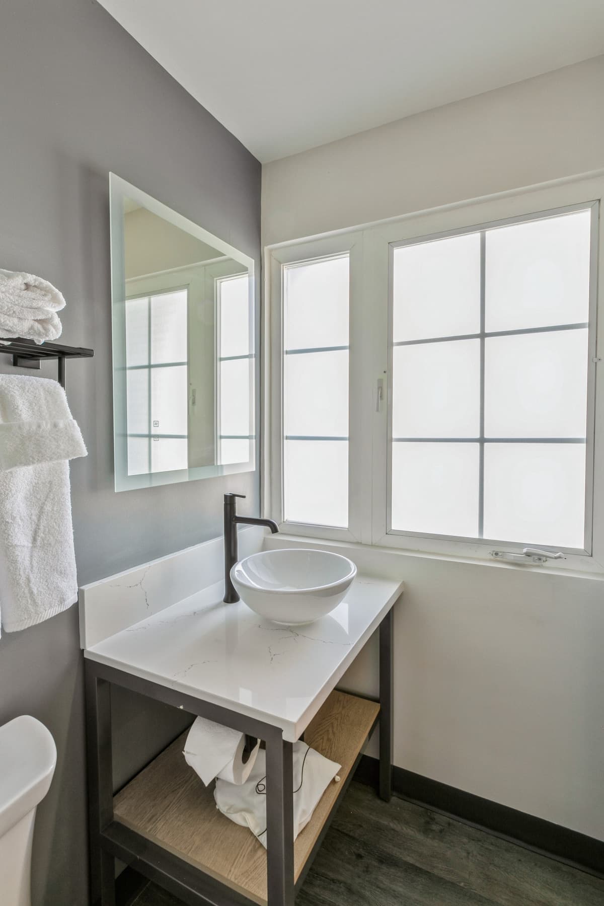 Downtown Redwood City Hotel, 2 Micro Rooms - Photo 5