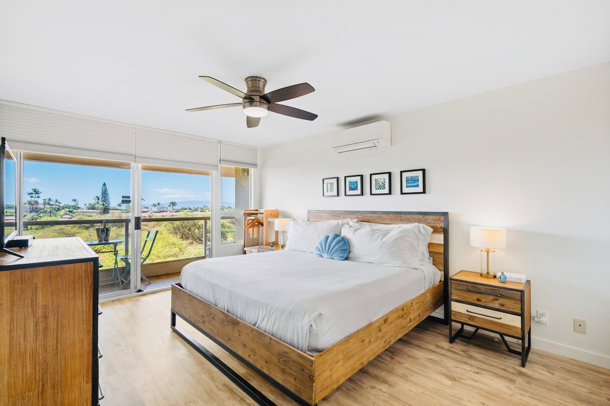 Beachside studio w/ pool & hot tub access - Photo 1