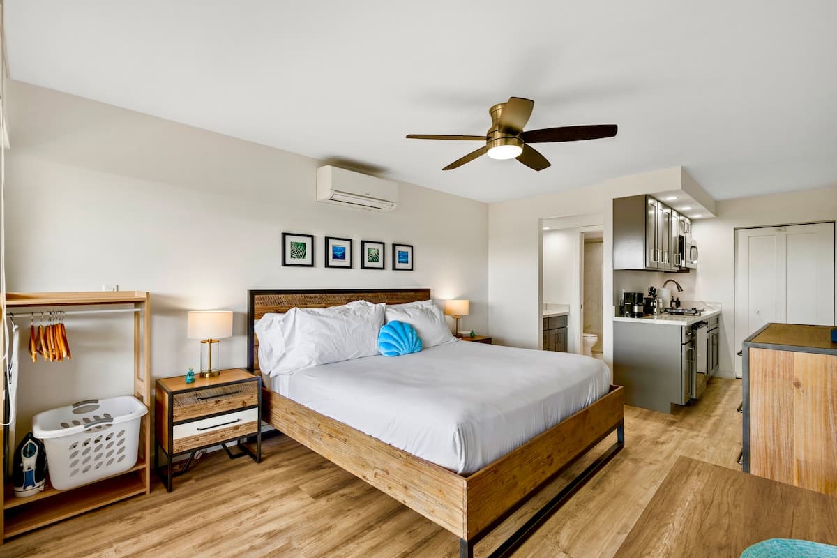 Beachside studio w/ pool & hot tub access - Photo 2